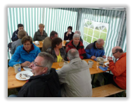 Im Partyzelt bei Regen